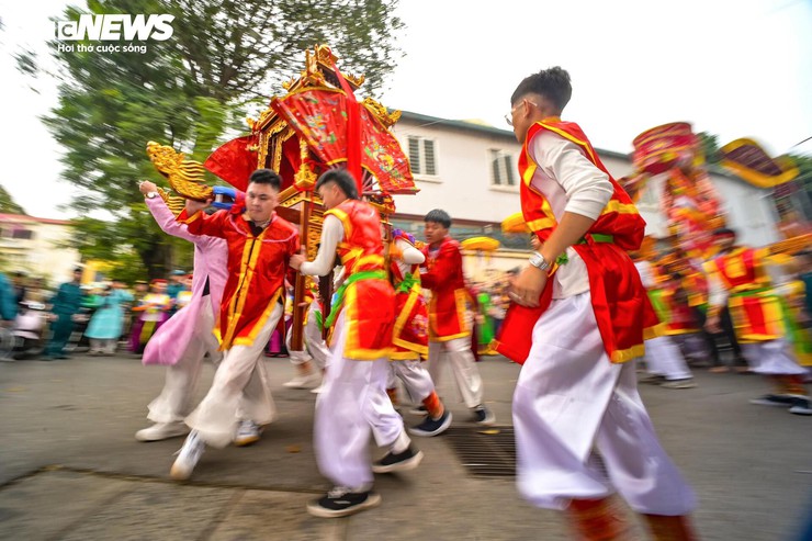Ba Đình công bố Lễ hội Tam giáp là Di sản văn hóa phi vật thể quốc gia, kỷ niệm 1.000 năm Ngày sinh Đức Thánh Huyền Thiên Hắc Đế- Ảnh 17.