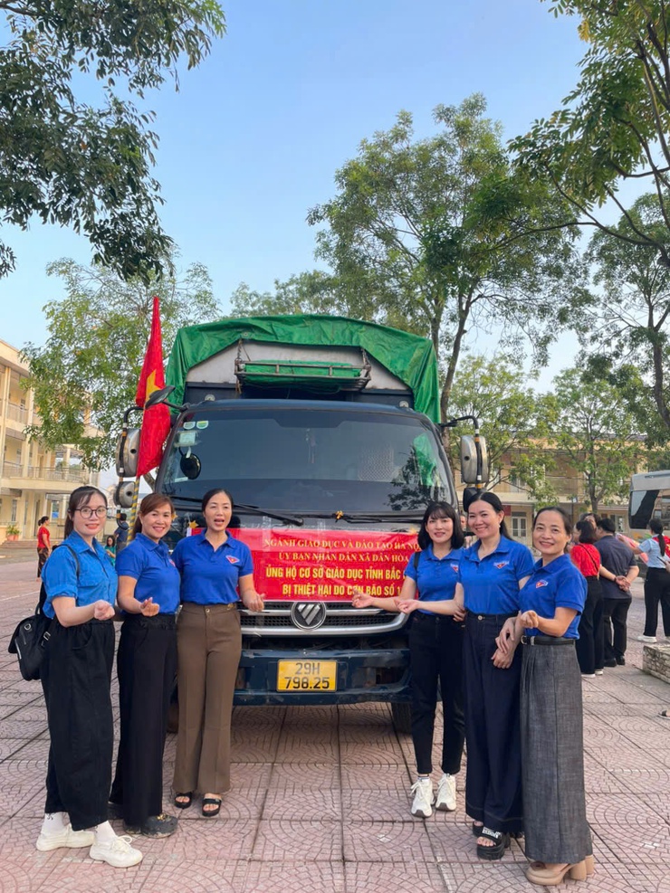 "BÔNG HOA HƯỚNG DƯƠNG" TỎA SÁNG NHÂN NGÀY QUỐC TẾ PHỤ NỮ 8/3
Cô giáo Lã Thị Hải – người thắp lửa tâm huyết cho ngôi trường hạnh phúc- Ảnh 6.