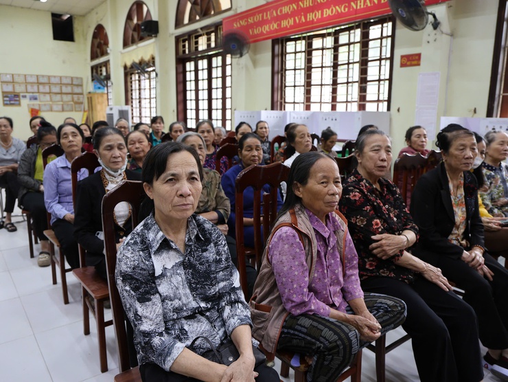 Các ứng cử viên đại biểu HĐND xã Tam Hưng khóa XXIII tiếp xúc cử tri tại thôn Song Khê (Đơn vị bầu cử số 1)- Ảnh 11.