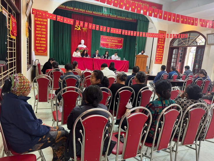 Các ứng cử viên đại biểu HĐND xã Tam Hưng tiếp xúc cử tri tại thôn Từ Am(đơn vị bầu cử số 4)- Ảnh 1.