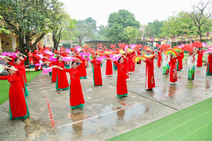 Hội LHPN xã Phú Nghĩa: Sôi nổi đồng diễn dân vũ, giao lưu văn nghệ kỷ niệm 116 năm ngày Quốc tế Phụ nữ 8/3/1910 – 8/3/2026 và 1986 năm cuộc khởi nghĩa Hai Bà Trưng- Ảnh 2.