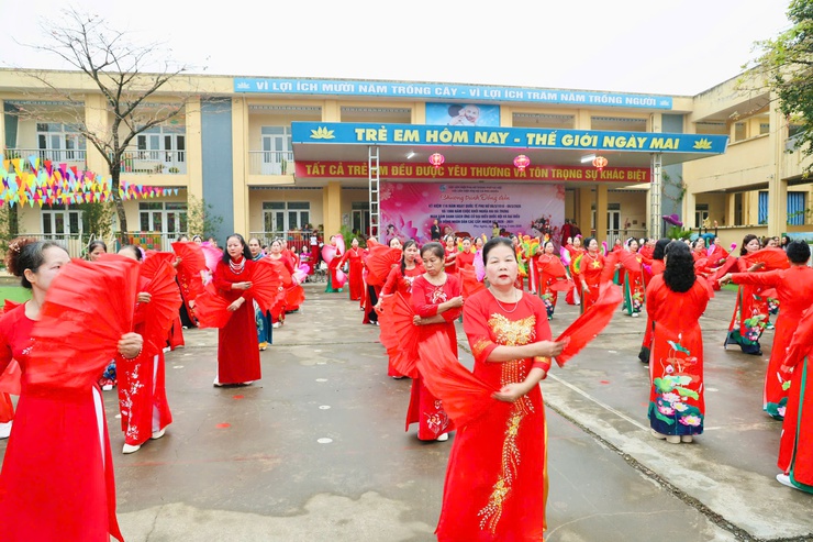 Hội LHPN xã Phú Nghĩa: Sôi nổi đồng diễn dân vũ, giao lưu văn nghệ kỷ niệm 116 năm ngày Quốc tế Phụ nữ 8/3/1910 – 8/3/2026 và 1986 năm cuộc khởi nghĩa Hai Bà Trưng- Ảnh 3.