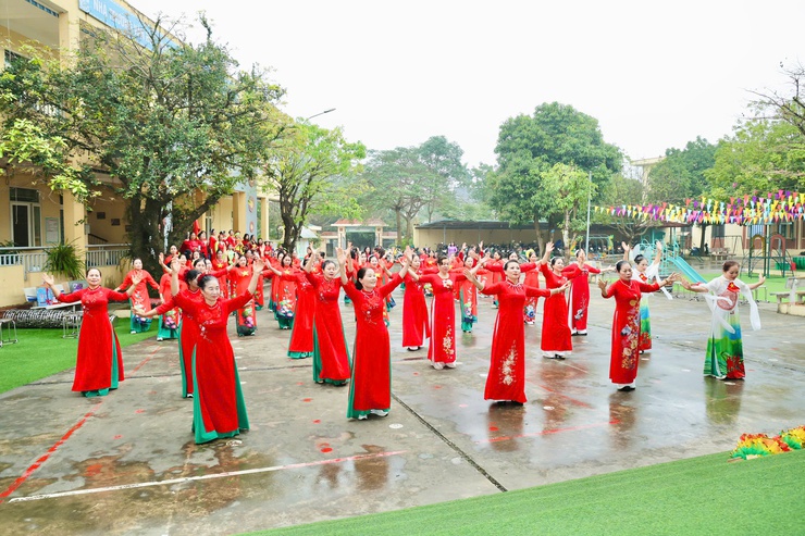 Hội LHPN xã Phú Nghĩa: Sôi nổi đồng diễn dân vũ, giao lưu văn nghệ kỷ niệm 116 năm ngày Quốc tế Phụ nữ 8/3/1910 – 8/3/2026 và 1986 năm cuộc khởi nghĩa Hai Bà Trưng- Ảnh 4.