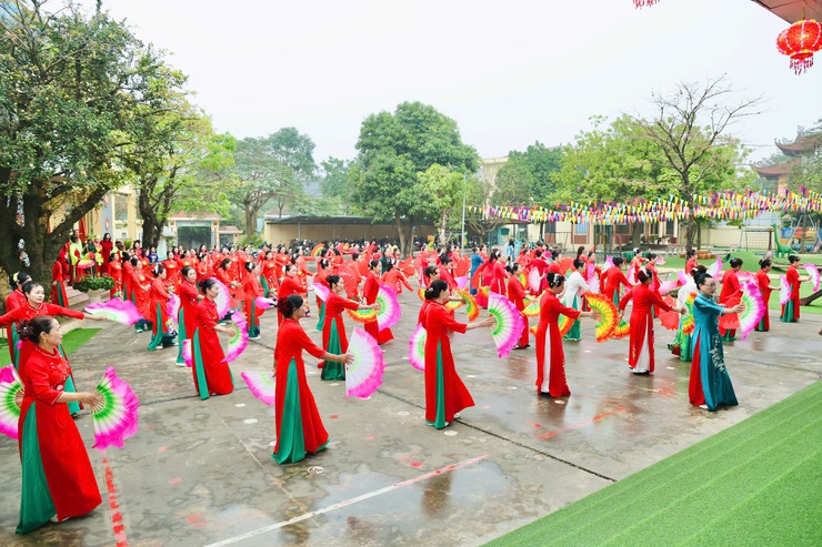 Hội LHPN xã Phú Nghĩa: Sôi nổi đồng diễn dân vũ, giao lưu văn nghệ kỷ niệm 116 năm ngày Quốc tế Phụ nữ 8/3/1910 – 8/3/2026 và 1986 năm cuộc khởi nghĩa Hai Bà Trưng- Ảnh 5.