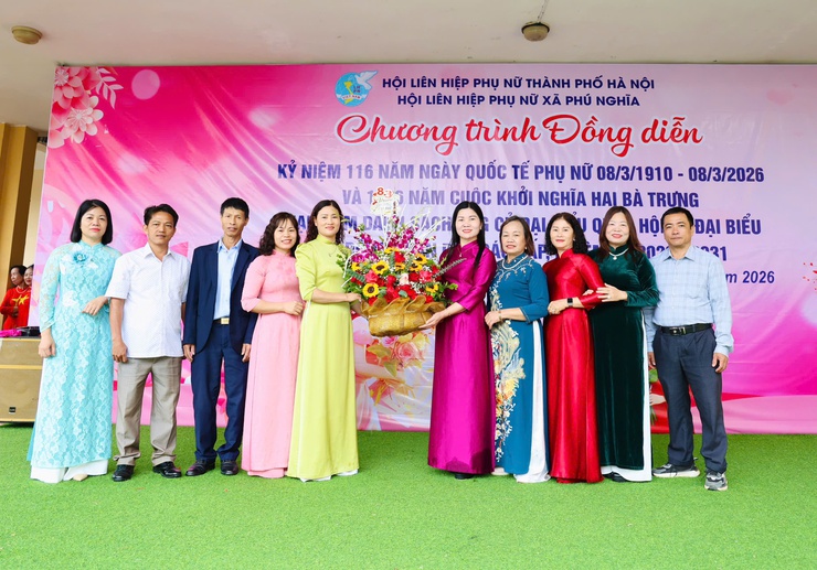 Hội LHPN xã Phú Nghĩa: Sôi nổi đồng diễn dân vũ, giao lưu văn nghệ kỷ niệm 116 năm ngày Quốc tế Phụ nữ 8/3/1910 – 8/3/2026 và 1986 năm cuộc khởi nghĩa Hai Bà Trưng- Ảnh 1.