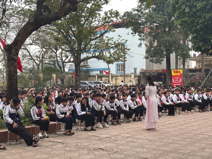 Trường THCS Đông Sơn tổ chức hoạt động ngoại khóa chủ đề “Thế hệ tuổi trẻ Đông Sơn vươn mình”- Ảnh 2.