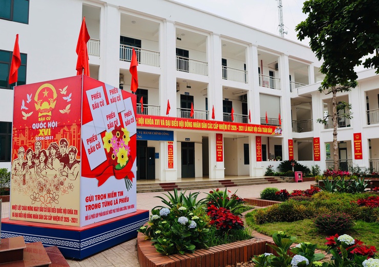 Tam Hưng: Cờ hoa rực rỡ, lan tỏa khí thế phấn khởi trong nhân dân hướng về Ngày hội non sông- Ảnh 1.