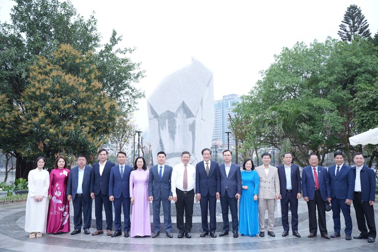 Hoàn thành cải tạo Hồ Đống Đa: Điểm nhấn cảnh quan và không gian sinh hoạt cộng đồng xanh trong lòng đô thị- Ảnh 4.