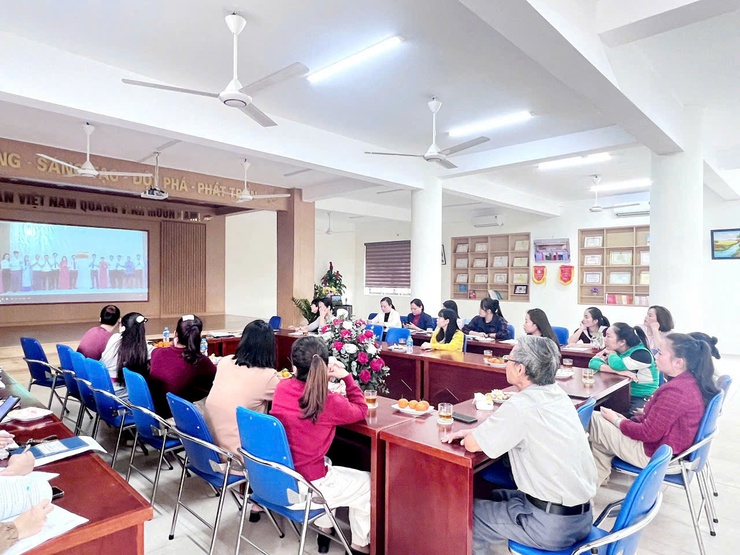 "BÔNG HOA HƯỚNG DƯƠNG" TỎA SÁNG NHÂN NGÀY QUỐC TẾ PHỤ NỮ 8/3
Cô giáo Lã Thị Hải – người thắp lửa tâm huyết cho ngôi trường hạnh phúc- Ảnh 2.