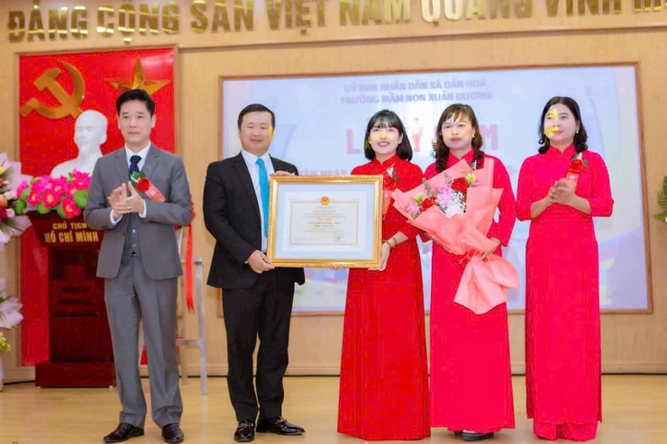 "BÔNG HOA HƯỚNG DƯƠNG" TỎA SÁNG NHÂN NGÀY QUỐC TẾ PHỤ NỮ 8/3
Cô giáo Lã Thị Hải – người thắp lửa tâm huyết cho ngôi trường hạnh phúc- Ảnh 4.