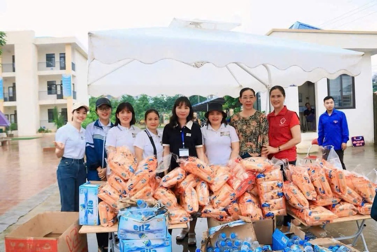 "BÔNG HOA HƯỚNG DƯƠNG" TỎA SÁNG NHÂN NGÀY QUỐC TẾ PHỤ NỮ 8/3
Cô giáo Lã Thị Hải – người thắp lửa tâm huyết cho ngôi trường hạnh phúc- Ảnh 8.