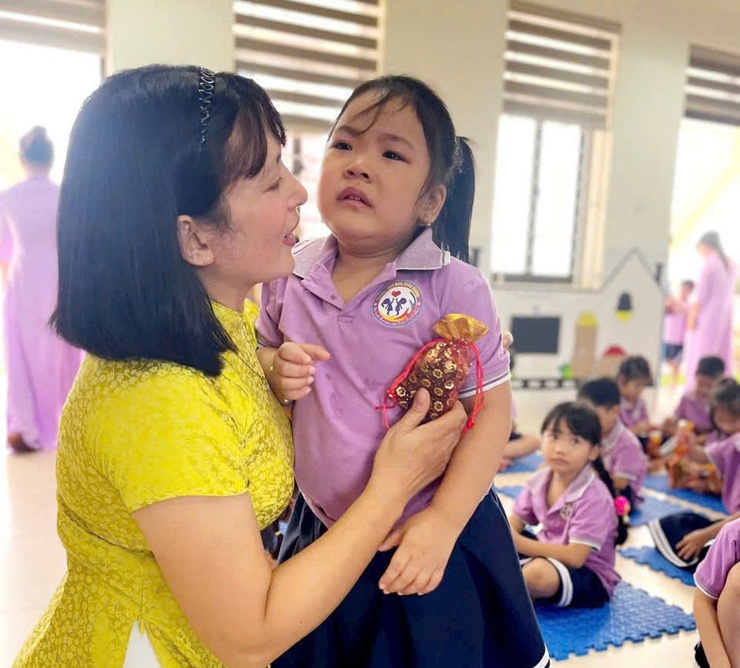 "BÔNG HOA HƯỚNG DƯƠNG" TỎA SÁNG NHÂN NGÀY QUỐC TẾ PHỤ NỮ 8/3
Cô giáo Lã Thị Hải – người thắp lửa tâm huyết cho ngôi trường hạnh phúc- Ảnh 9.