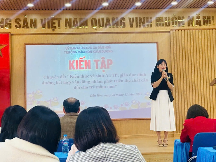 "BÔNG HOA HƯỚNG DƯƠNG" TỎA SÁNG NHÂN NGÀY QUỐC TẾ PHỤ NỮ 8/3
Cô giáo Lã Thị Hải – người thắp lửa tâm huyết cho ngôi trường hạnh phúc- Ảnh 1.