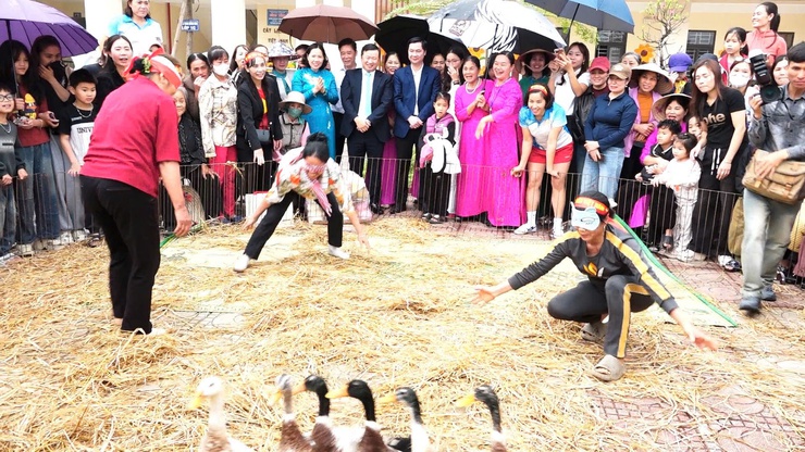 SÔI NỔI NHIỀU HOẠT ĐỘNG KỶ NIỆM NGÀY QUỐC TẾ PHỤ NỮ 8/3 TẠI XÃ DÂN HÒA- Ảnh 7.