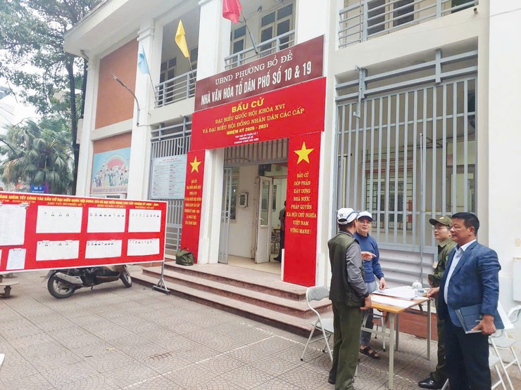 Các Ban bầu cử phường kiểm tra công tác chuẩn bị bầu cử tại khu vực bỏ phiếu trên địa bàn phường Bồ Đề- Ảnh 1.