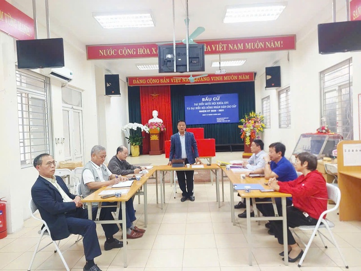 Các Ban bầu cử phường kiểm tra công tác chuẩn bị bầu cử tại khu vực bỏ phiếu trên địa bàn phường Bồ Đề- Ảnh 5.