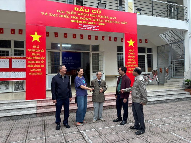 Các Ban bầu cử phường kiểm tra công tác chuẩn bị bầu cử tại khu vực bỏ phiếu trên địa bàn phường Bồ Đề- Ảnh 2.