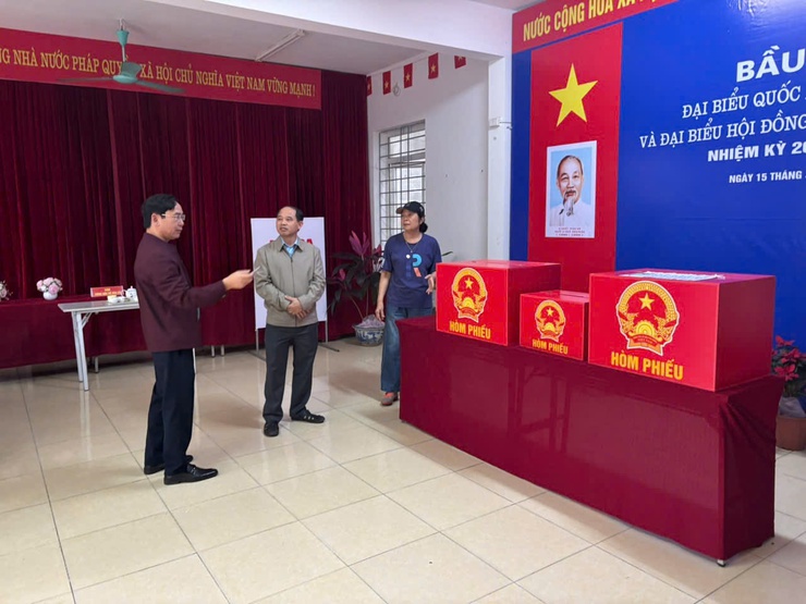 Các Ban bầu cử phường kiểm tra công tác chuẩn bị bầu cử tại khu vực bỏ phiếu trên địa bàn phường Bồ Đề- Ảnh 3.