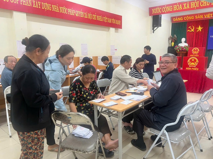 Các Ban bầu cử phường kiểm tra công tác chuẩn bị bầu cử tại khu vực bỏ phiếu trên địa bàn phường Bồ Đề- Ảnh 8.