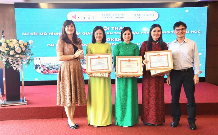  CÔ GIÁO PHẠM THỊ HOA – BÍ THƯ CHI BỘ, HIỆU TRƯỞNG TRƯỜNG MẦM NON CAO DƯƠNG:
      TẤM GƯƠNG PHỤ NỮ TÂM HUYẾT TRONG SỰ NGHIỆP "ƯƠM MẦM TƯƠNG LAI"- Ảnh 14.