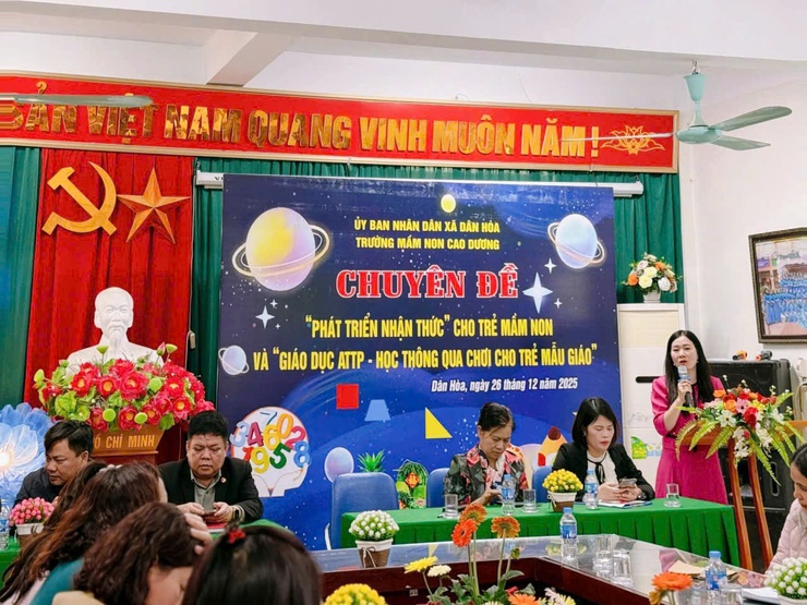  CÔ GIÁO PHẠM THỊ HOA – BÍ THƯ CHI BỘ, HIỆU TRƯỞNG TRƯỜNG MẦM NON CAO DƯƠNG:
      TẤM GƯƠNG PHỤ NỮ TÂM HUYẾT TRONG SỰ NGHIỆP "ƯƠM MẦM TƯƠNG LAI"- Ảnh 8.