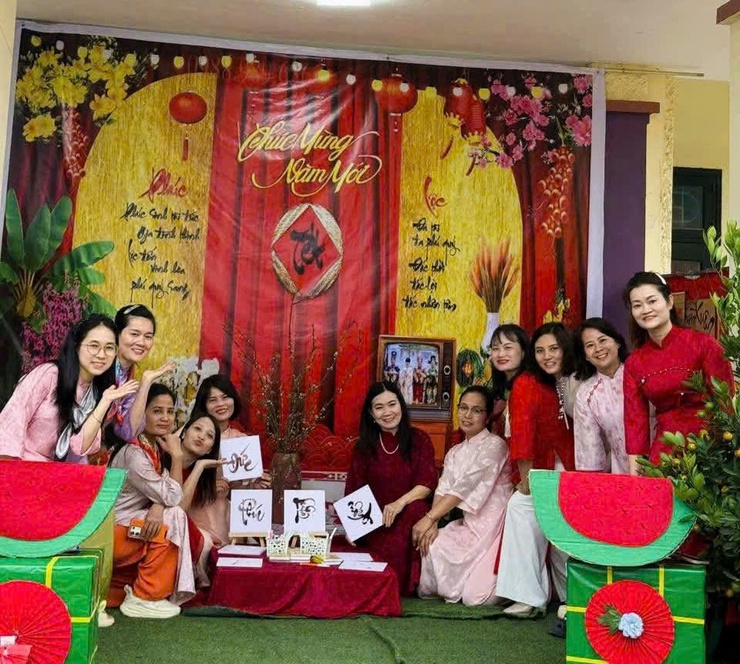  CÔ GIÁO PHẠM THỊ HOA – BÍ THƯ CHI BỘ, HIỆU TRƯỞNG TRƯỜNG MẦM NON CAO DƯƠNG:
      TẤM GƯƠNG PHỤ NỮ TÂM HUYẾT TRONG SỰ NGHIỆP "ƯƠM MẦM TƯƠNG LAI"- Ảnh 11.