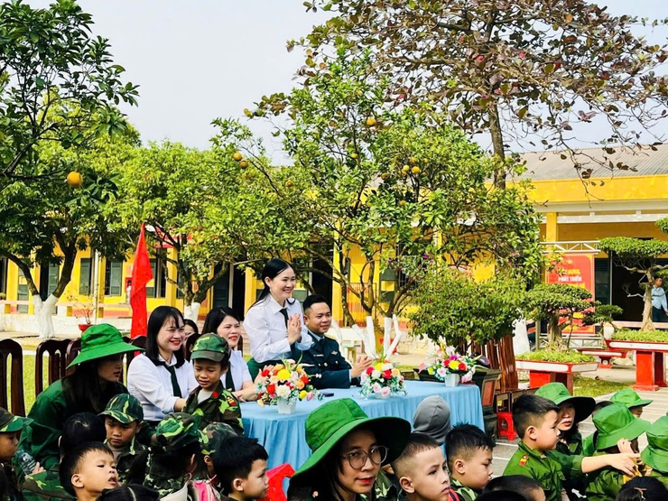  CÔ GIÁO PHẠM THỊ HOA – BÍ THƯ CHI BỘ, HIỆU TRƯỞNG TRƯỜNG MẦM NON CAO DƯƠNG:
      TẤM GƯƠNG PHỤ NỮ TÂM HUYẾT TRONG SỰ NGHIỆP "ƯƠM MẦM TƯƠNG LAI"- Ảnh 7.