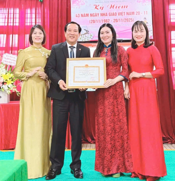  CÔ GIÁO PHẠM THỊ HOA – BÍ THƯ CHI BỘ, HIỆU TRƯỞNG TRƯỜNG MẦM NON CAO DƯƠNG:
      TẤM GƯƠNG PHỤ NỮ TÂM HUYẾT TRONG SỰ NGHIỆP "ƯƠM MẦM TƯƠNG LAI"- Ảnh 5.