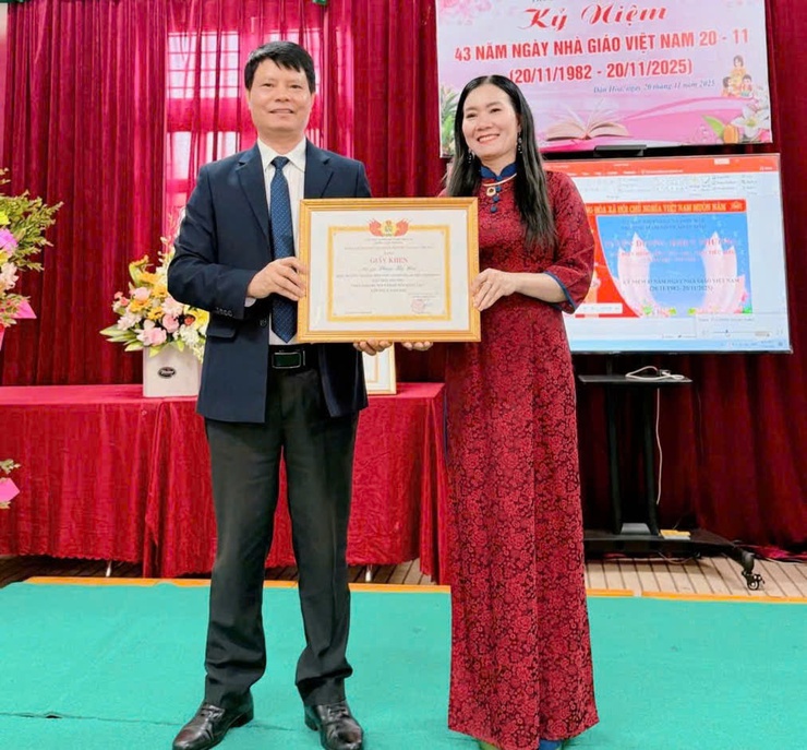  CÔ GIÁO PHẠM THỊ HOA – BÍ THƯ CHI BỘ, HIỆU TRƯỞNG TRƯỜNG MẦM NON CAO DƯƠNG:
      TẤM GƯƠNG PHỤ NỮ TÂM HUYẾT TRONG SỰ NGHIỆP "ƯƠM MẦM TƯƠNG LAI"- Ảnh 4.