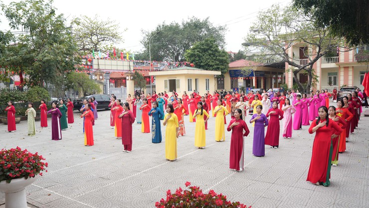 Hội LHPN xã Dương Hoà gặp mặt kỷ niệm 116 năm ngày Quốc tế Phụ nữ 08/3- Ảnh 1.