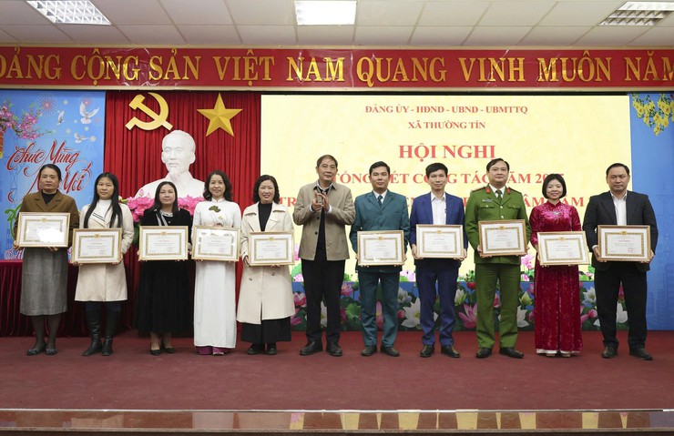 Xã Thường Tín nâng cao hiệu quả cải cách hành chính thông qua công tác thi đua, khen thưởng năm 2025- Ảnh 1.