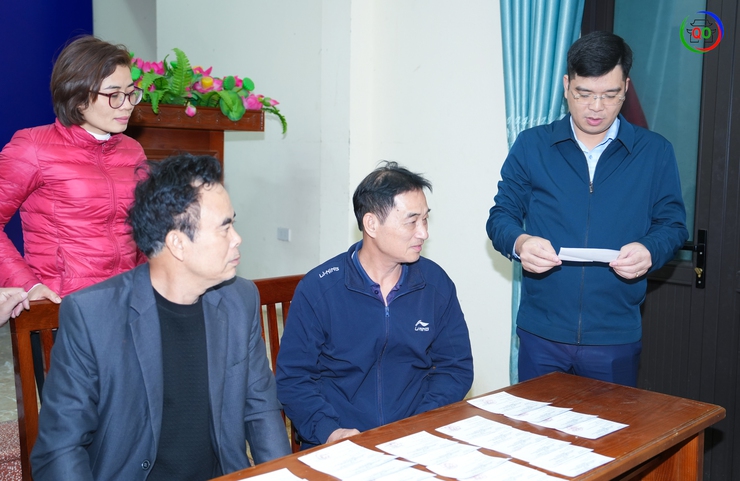 Phó Chủ tịch UBND xã Quốc Oai kiểm tra công tác chuẩn bị bầu cử tại các khu vực bỏ phiếu- Ảnh 1.