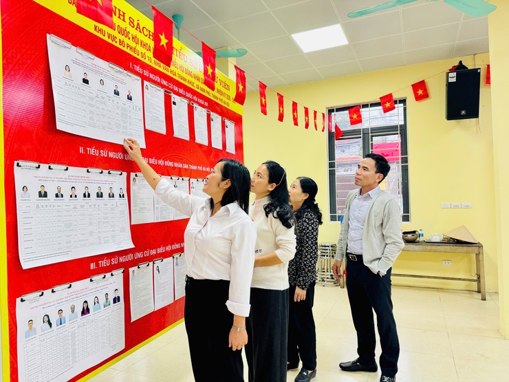 Phụ nữ Nam Phù: Thể hiện trách nhiệm trong từng lá phiếu bầu- Ảnh 4.