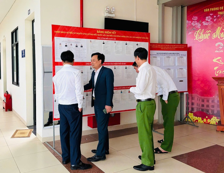 Chủ tịch UBND xã Tam Hưng Bùi Đình Thái kiểm tra công tác bầu cử- Ảnh 1.