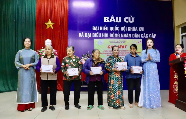 Chi hội Phụ nữ Thôn Nội Thôn, xã Hồng Vân tổ chức gặp mặt kỷ niệm 116 năm ngày quốc tế phụ nữ 8/3 và 1986 năm khởi nghĩa Hai Bà Trưng- Ảnh 5.