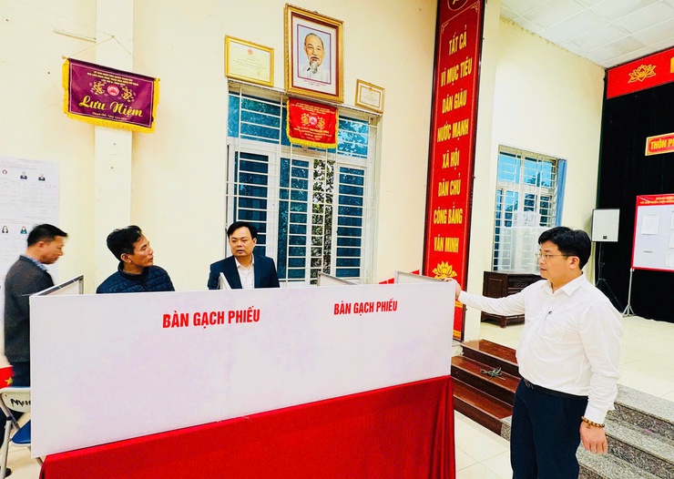 Chủ tịch UBND xã Tam Hưng Bùi Đình Thái kiểm tra công tác bầu cử- Ảnh 3.