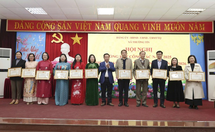 Xã Thường Tín nâng cao hiệu quả cải cách hành chính thông qua công tác thi đua, khen thưởng năm 2025- Ảnh 3.