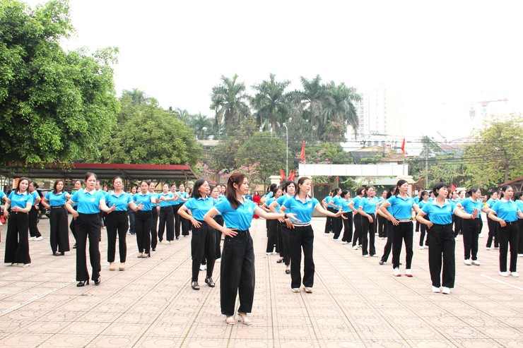 Hòa Lạc gặp mặt kỷ niệm 116 năm Ngày Quốc tế Phụ nữ 8/3 và 1986 năm Khởi nghĩa Hai Bà Trưng- Ảnh 11.