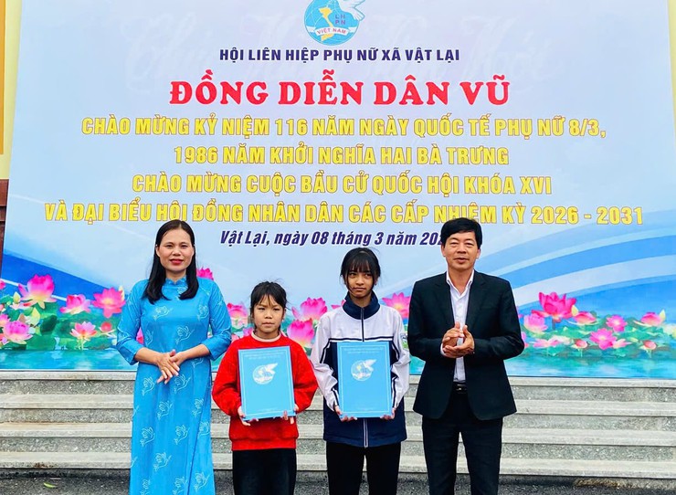 Hội LHPN xã Vật Lại tổ chức chương trình đồng diễn dân vũ chào mừng Ngày Quốc tế phụ nữ 8-3- Ảnh 4.