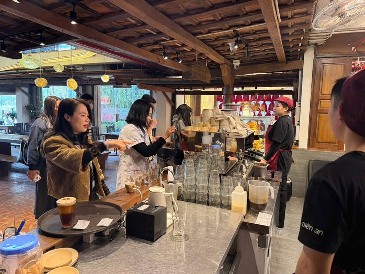 Tăng cường công khai, xử lý nghiêm các cơ sở vi phạm an toàn thực phẩm trên địa bàn phường Đống Đa- Ảnh 6.