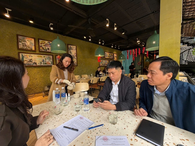 Tăng cường công khai, xử lý nghiêm các cơ sở vi phạm an toàn thực phẩm trên địa bàn phường Đống Đa- Ảnh 11.