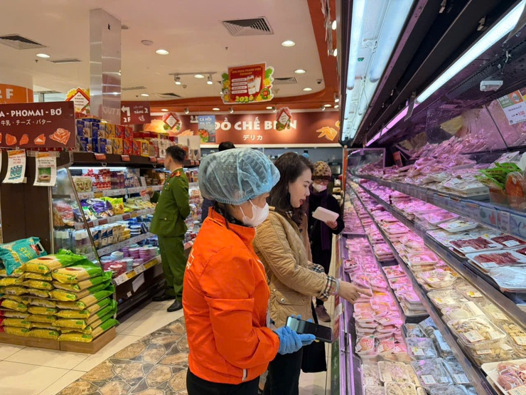 Tăng cường công khai, xử lý nghiêm các cơ sở vi phạm an toàn thực phẩm trên địa bàn phường Đống Đa- Ảnh 10.