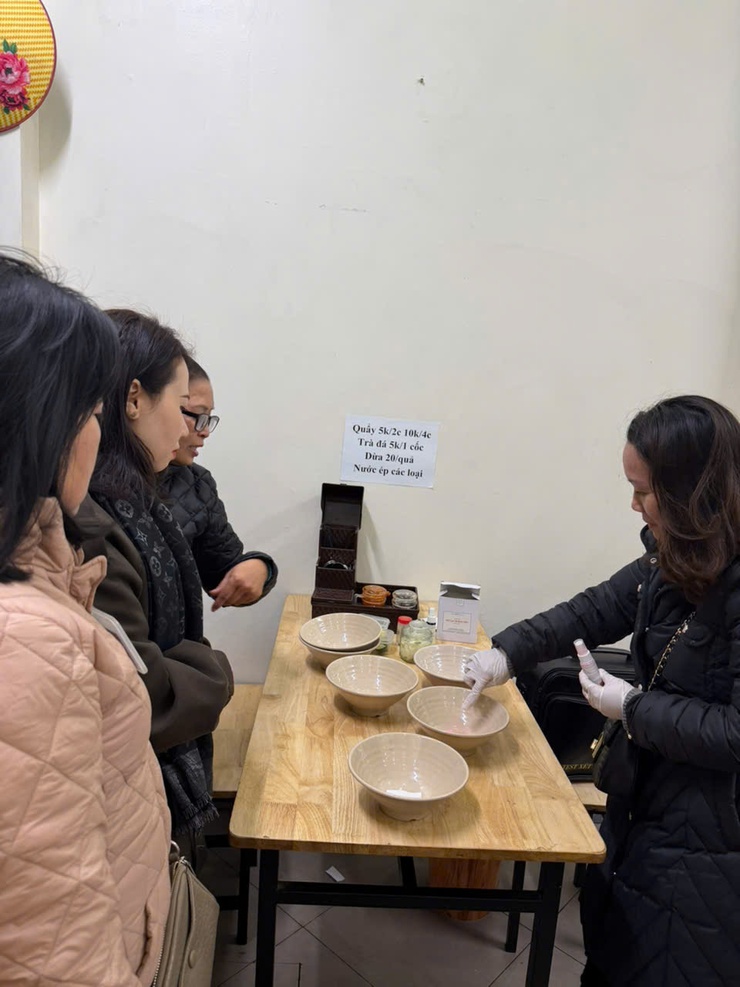 Tăng cường công khai, xử lý nghiêm các cơ sở vi phạm an toàn thực phẩm trên địa bàn phường Đống Đa- Ảnh 1.