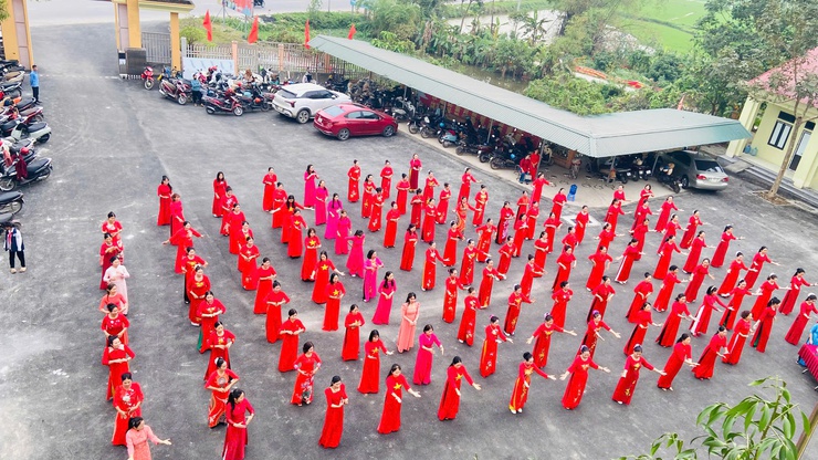 Hội LHPN xã Vật Lại tổ chức chương trình đồng diễn dân vũ chào mừng Ngày Quốc tế phụ nữ 8-3- Ảnh 3.