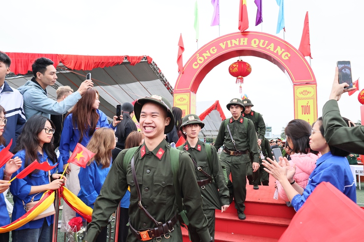 Hậu phương vững chắc - điểm tựa để người lính trẻ vững bước- Ảnh 4.