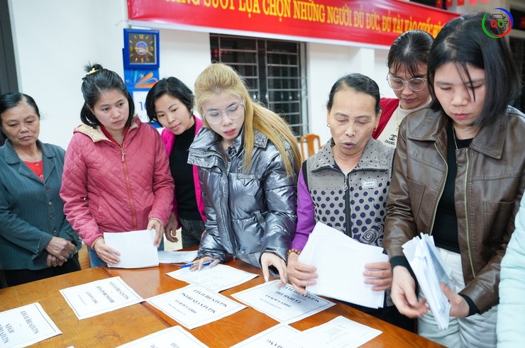 Phó Chủ tịch UBND xã Quốc Oai kiểm tra công tác chuẩn bị bầu cử tại các khu vực bỏ phiếu- Ảnh 6.