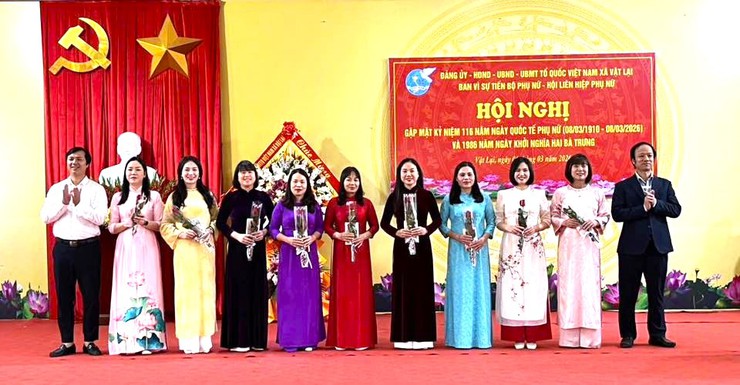 Xã Vật Lại gặp mặt nữ cán bộ nhân kỷ niệm 116 năm Ngày Quốc tế Phụ nữ 8/3 và 1986 năm Khởi nghĩa Hai Bà Trưng- Ảnh 2.