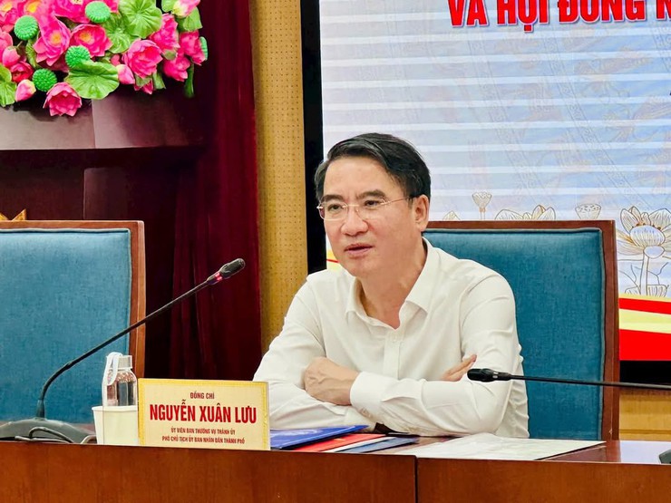 PHÓ CHỦ TỊCH UBND THÀNH PHỐ NGUYỄN XUÂN LƯU KIỂM TRA CÔNG TÁC CHUẨN BỊ BẦU CỬ TẠI 5 PHƯỜNG KIM LIÊN, LÁNG, Ô CHỢ DỪA, VĂN MIẾU - QUỐC TỬ GIÁM VÀ ĐỐNG ĐA- Ảnh 1.