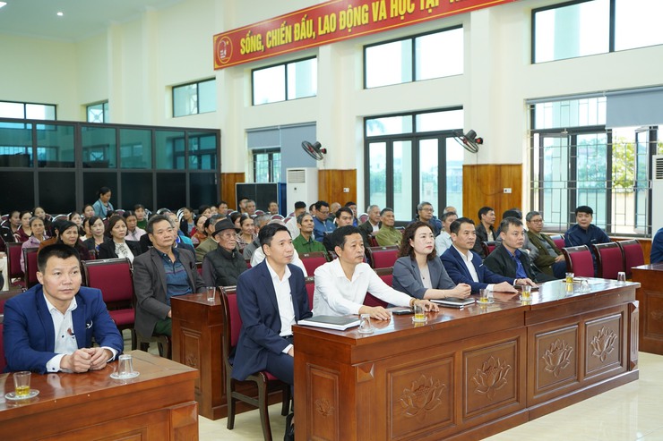 Đồng chí Chủ tịch UBND xã và ứng viên đại biểu HĐND xã thuộc đơn vị bầu cử số 3 TXCT- Ảnh 2.