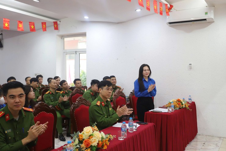 ĐOÀN PHƯỜNG LÁNG PHỐI HỢP VỚI ĐOÀN CƠ SỞ E31 TỔ CHỨC HỘI NGHỊ TUYÊN TRUYỀN BẦU CỬ QUỐC HỘI VÀ HĐND CÁC CẤP; MẠN ĐÀM TIỂU SỬ NGƯỜI ỨNG CỬ ĐẠI BIỂU QUỐC HỘI VÀ HĐND CÁC CẤP NHIỆM KỲ 2026 – 2031- Ảnh 3.